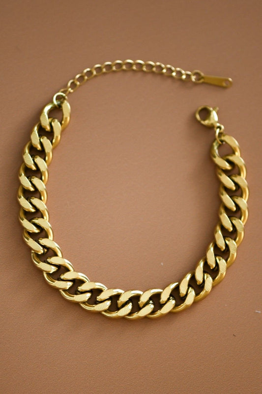 18k Chain Bracelet sold by A Velvet Window